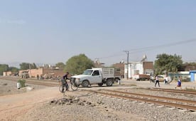 Promete Gallardo pavimentar calles del norte de la ciudad, "con o sin el permiso" de la empresa ferroviaria CPKC