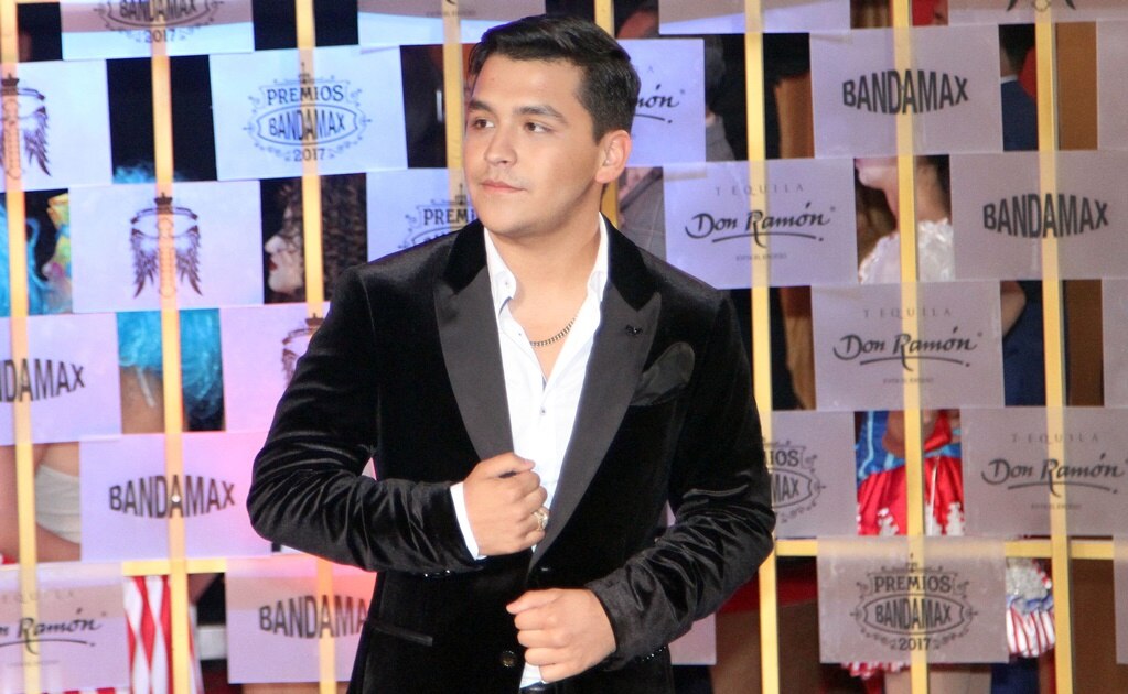 A Christian Nodal el amor a Belinda lo dejó sin ideas para componer; pide ayuda