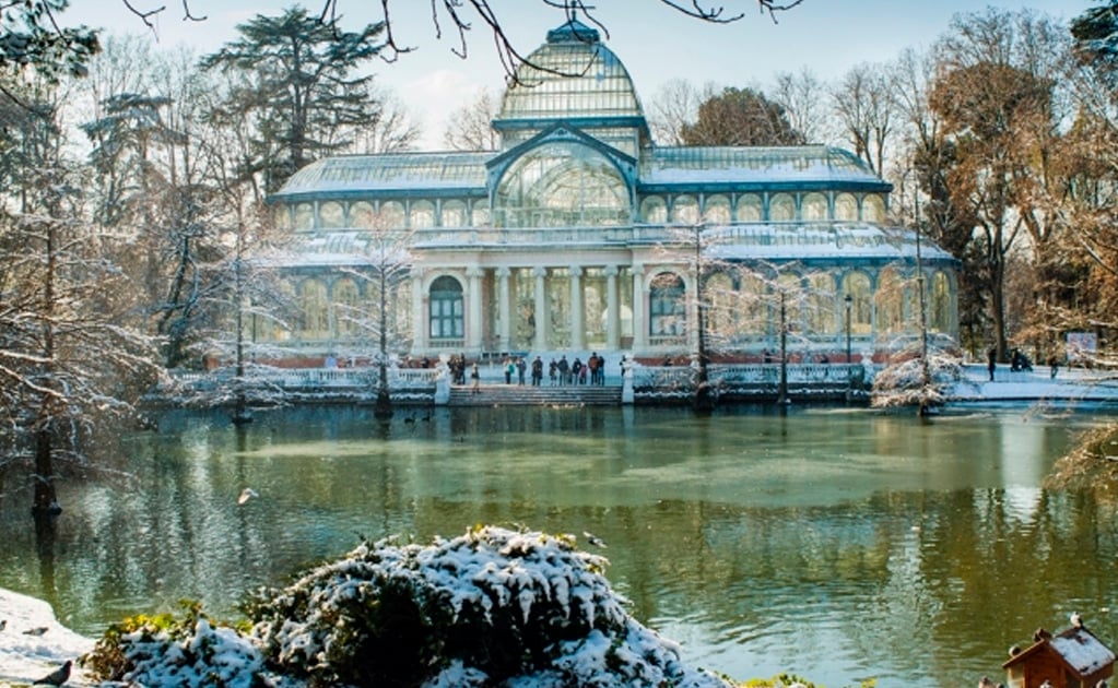 Si vas a Madrid, no olvides ir al Palacio de Cristal de El Retiro, construido en 1887. Foto: iStock
