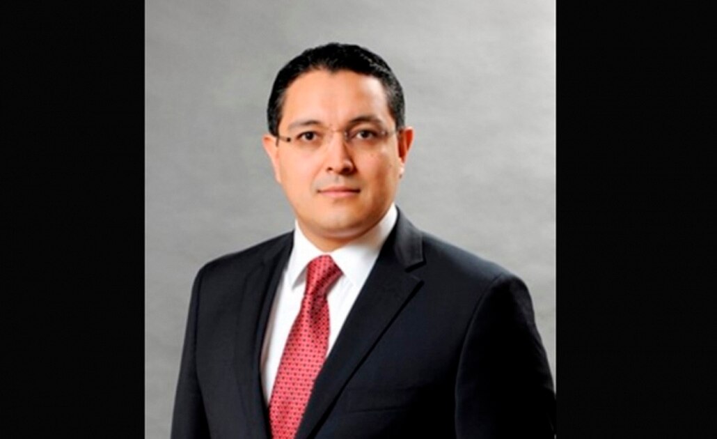 Sale otro comisionado de la Comisión Reguladora de Energía