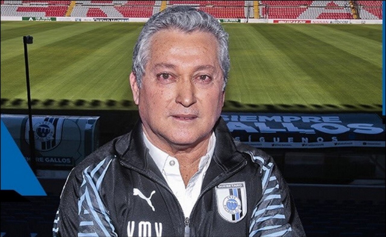  Víctor Manuel Vucetich es presentado con los Gallos Blancos de Querétaro