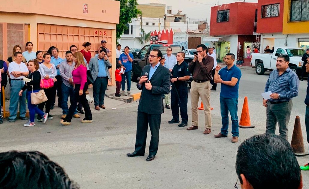 Continúan obras de bacheo en colonia San Luis Rey