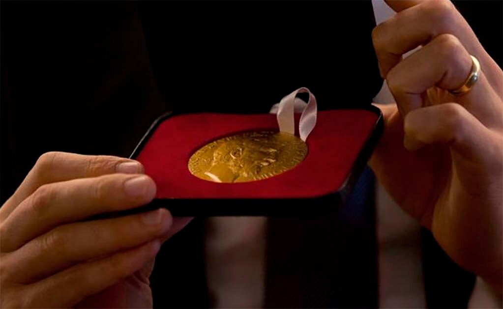 Roban premio "Nobel" de matemáticas a uno de los recién galardonados