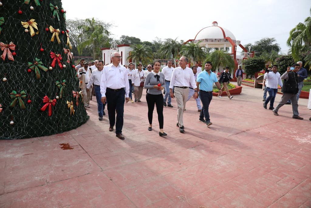 Inaugura gobernador rehabilitación de la alcaldía y Plaza Principal de Tampacán