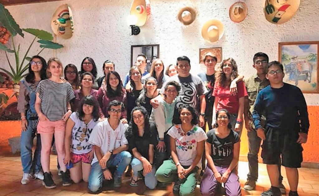 Gracias a las clases, en San José Corral Blanco, los vecinos escribieron su realidad en el libro Un mundo en un lugar pequeño, San José Corral Blanco. Foto: CORTESÍA: ADECO A.C.