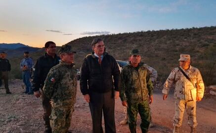 Marcelo Ebrard recorre lugar del ataque a familia LeBarón