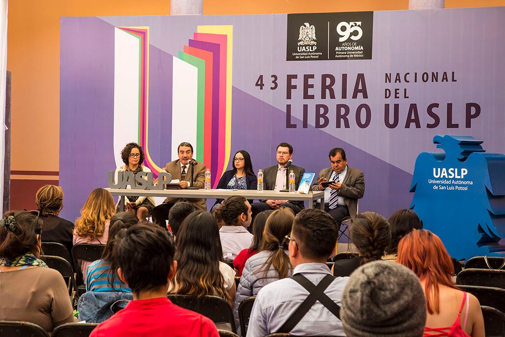 UASLP presentó “Nuevos retos de las organizaciones encargadas de la salud en México”