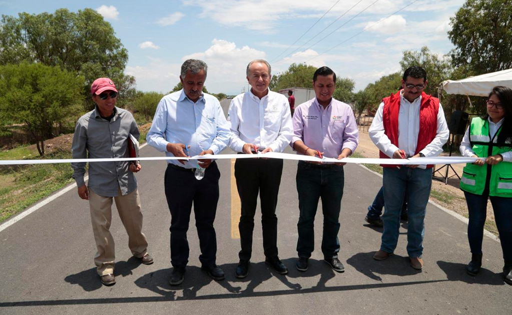 Inversión en caminos fortalece el desarrollo en regiones: JMCL