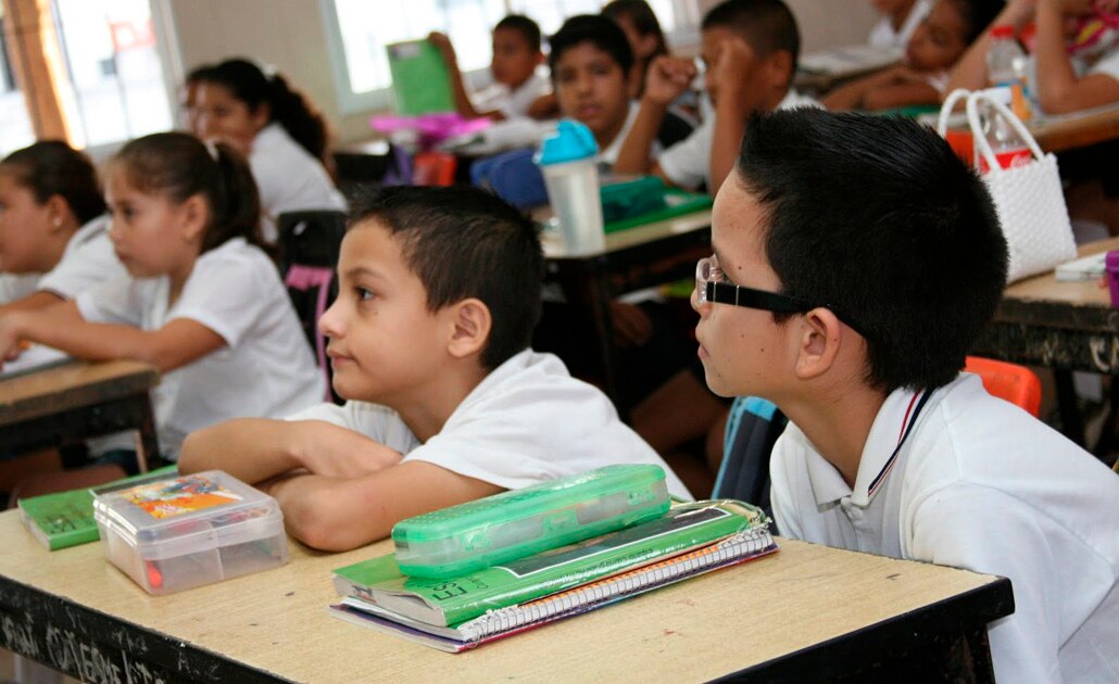 Capacitan a docentes en “aprendizajes claves”