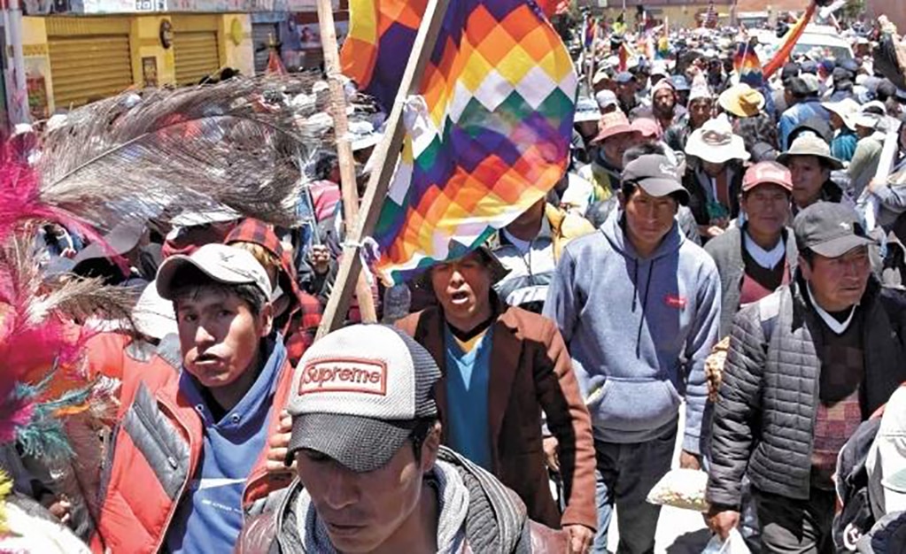 Cachan a Evo Morales organizando bloqueos desde México