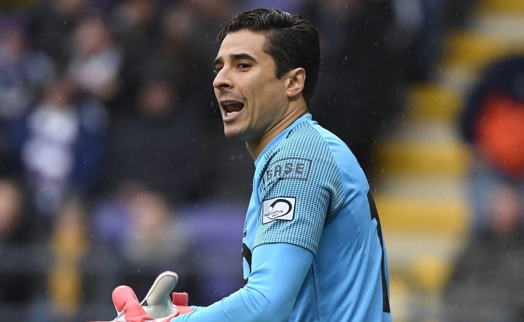 Error de Guillermo Ochoa en dolorosa derrota del Standard Lieja