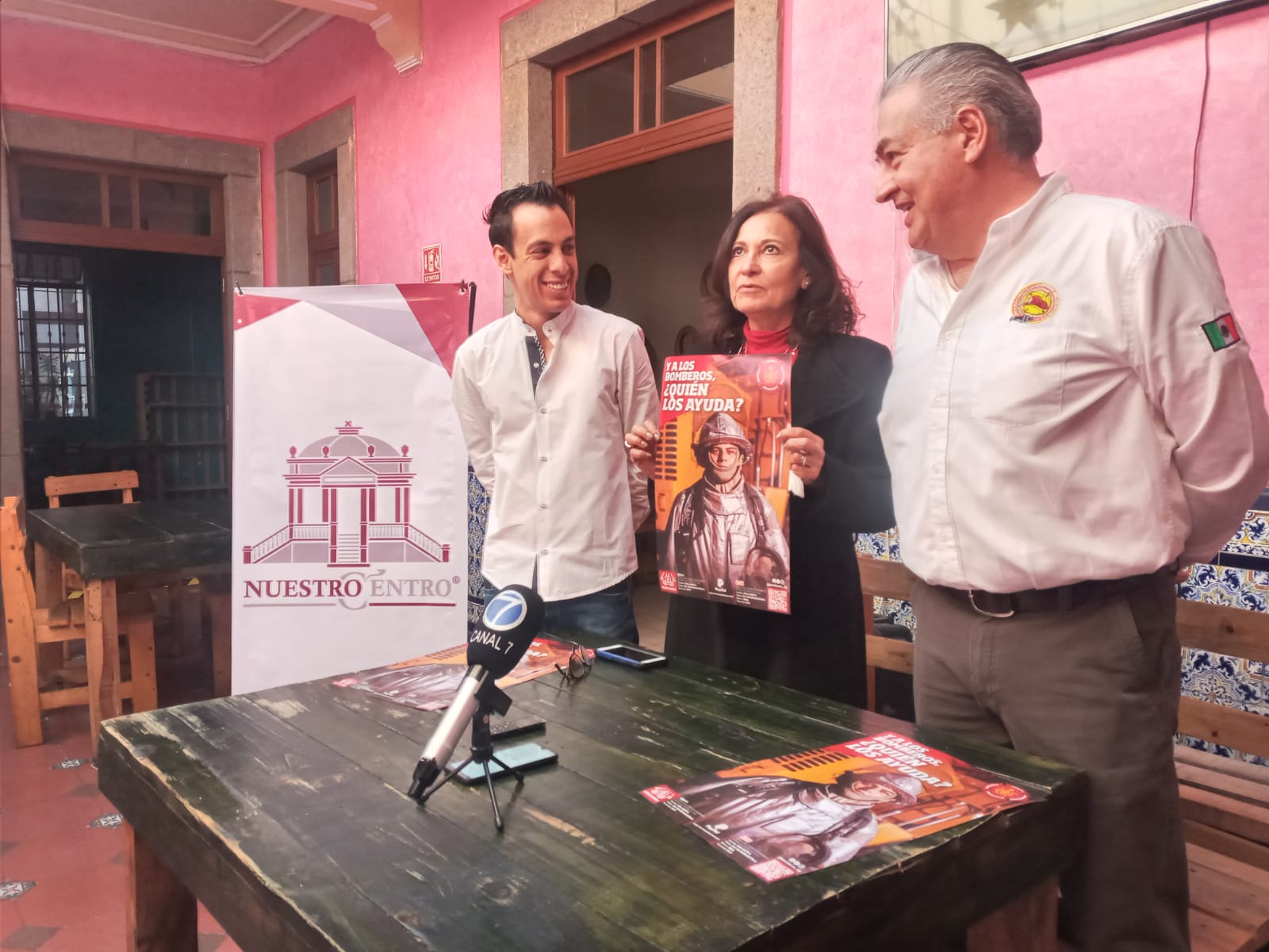 Se suman comercios del Centro Histórico a la campaña para colecta de bomberos en SLP. Foto: Nancy Lizet Hernández