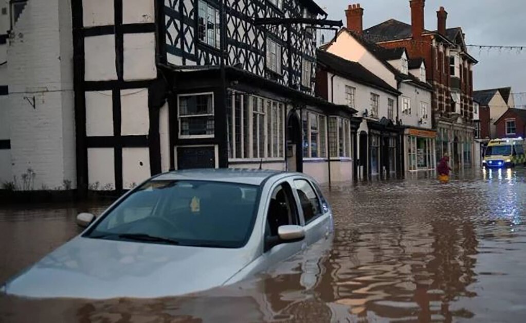 Tormenta "Dennis" azota Gran Bretaña; emiten “aviso rojo” por inundaciones