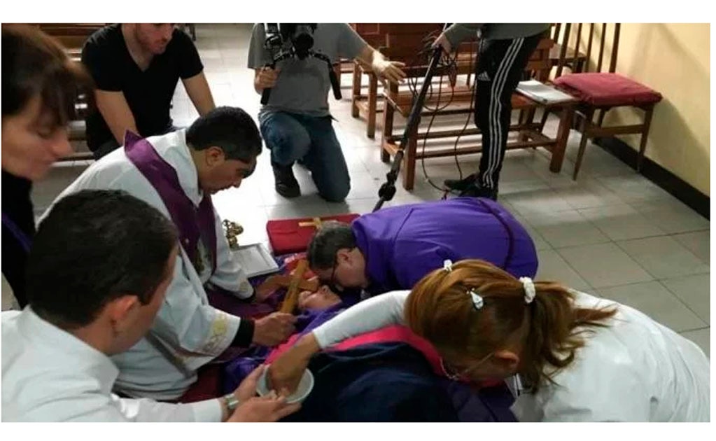 Primera escuela de exorcismo en Latinoamérica gradúa seis guerreros vs el mal