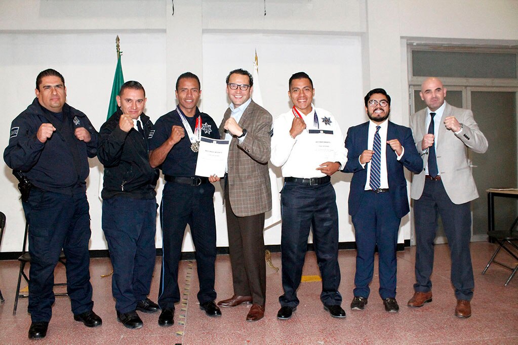 Otorgan reconocimiento a policías municipales