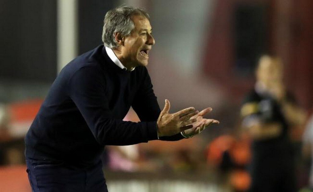 Entrenador de hockey sobre pasto cerca de dirigir en el futbol mexicano