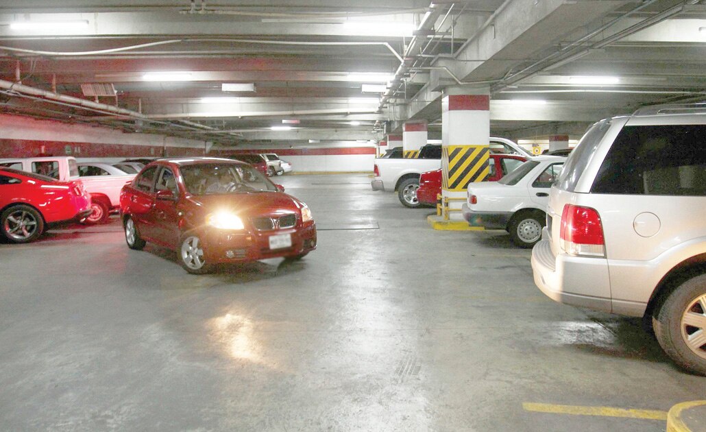 Esto debe otorgarte el estacionamiento del centro comercial si es de cobro