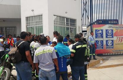 Trabajadores de Corona inician paro laboral 