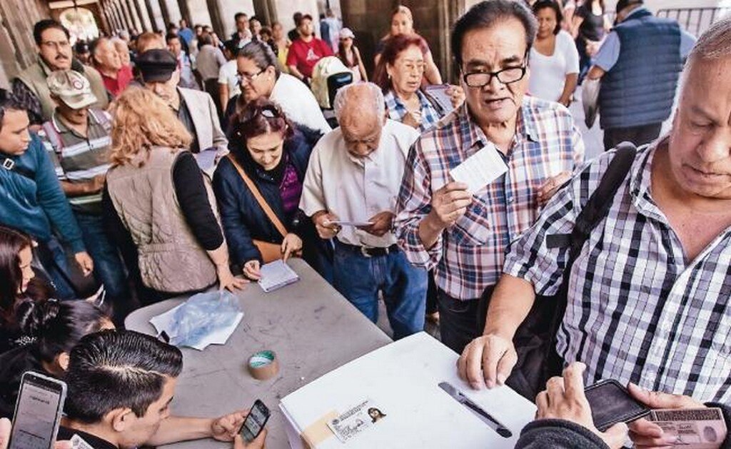La consulta sobre los proyectos del próximo gobierno federal se llevó a cabo si n incidentes y con alta participación ciudadana. Foto: GERMÁN ESPINOSA. EL UNIVERSAL