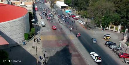 Contingente marcha hacia Plaza de Armas