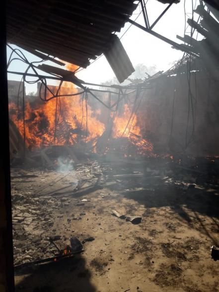 Fuego consume bodega de tarimas 