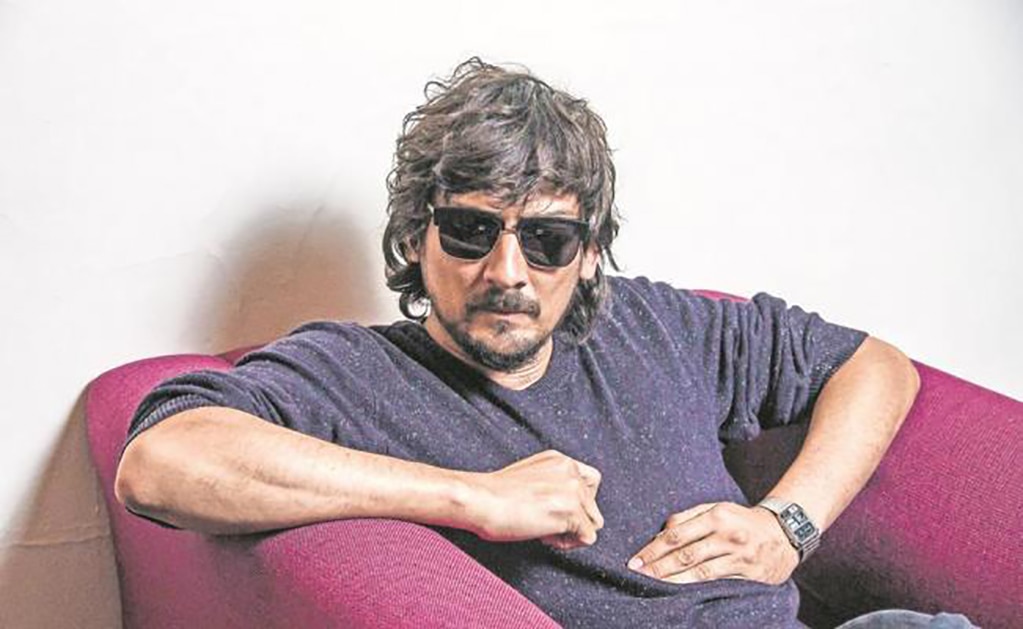 En concierto, reitera León Larregui, vocalista de Zoé, que la "mejor opción" es AMLO