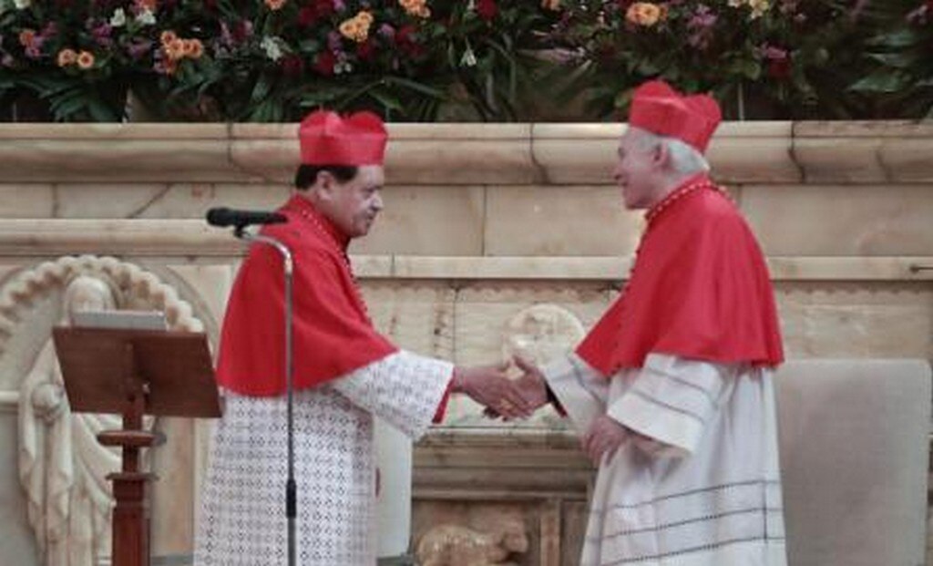 Realizan ceremonia de toma de posesión del arzobispo Aguiar Retes