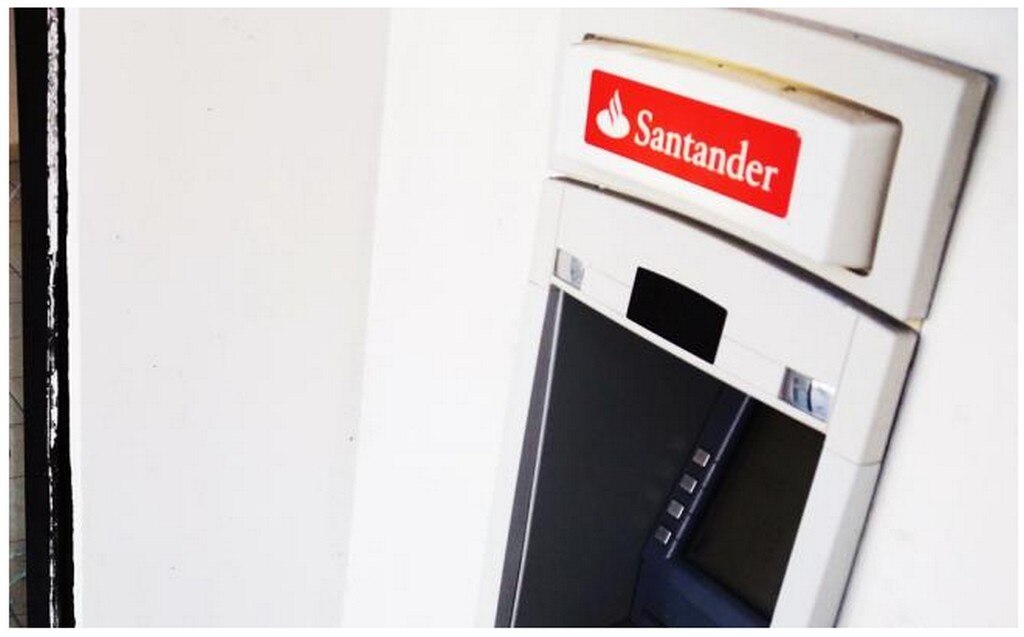 Tras reportar fallas en cajeros, servicio quedó restablecido: Santander