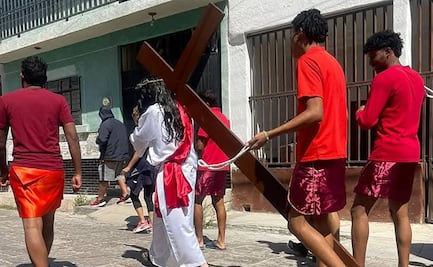 "Su vida es reflejo de la Pasión de Cristo": Migrantes viven la Semana Santa con fervor en SLP
