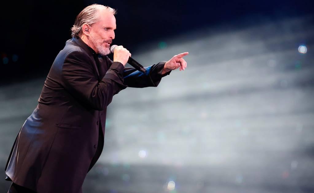 Miguel Bosé llama "escoria" y "criminal" a Donald Trump