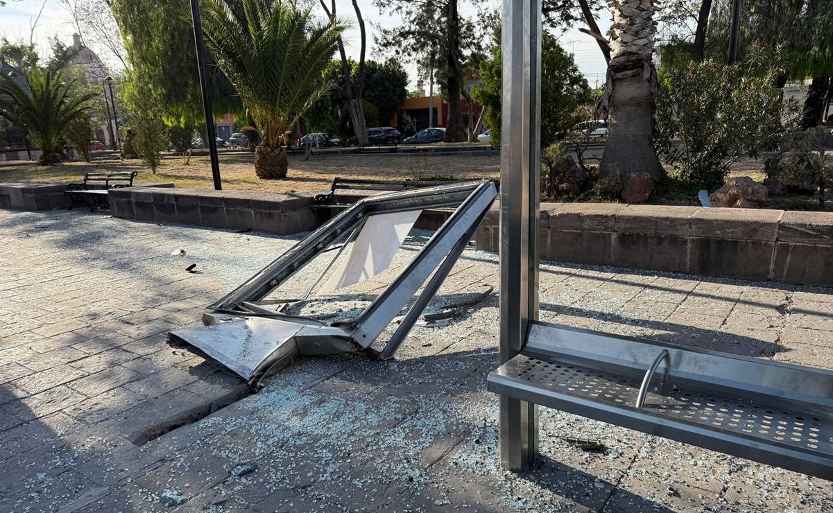 Destrozan parada de camión en el barrio de Santiago, en la capital de SLP; vecinos demandan vigilancia