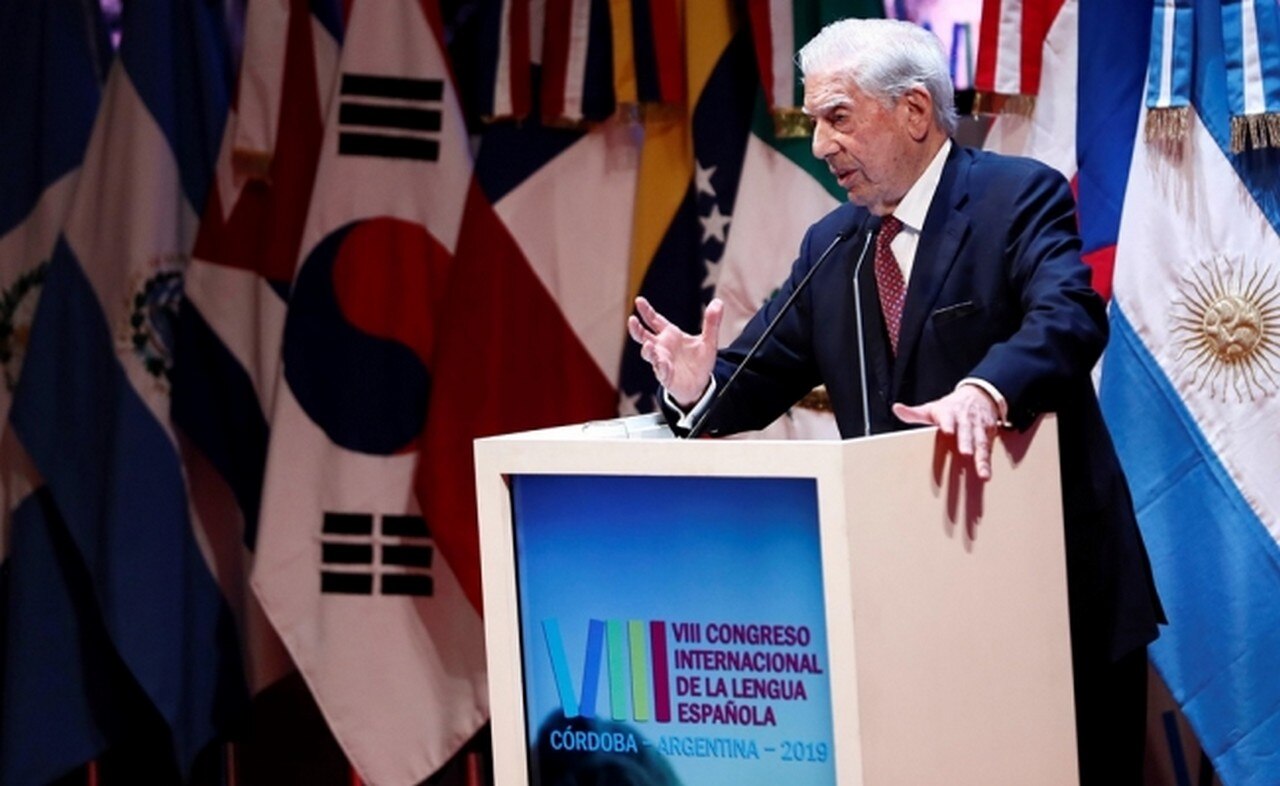 Vargas Llosa revira a AMLO: Esa carta debió mandársela él mismo