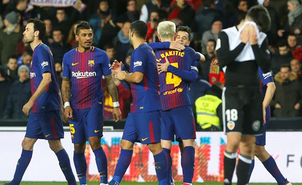Reuters. Jugadores del Barcelona celebrando el triunfo ante el Valencia