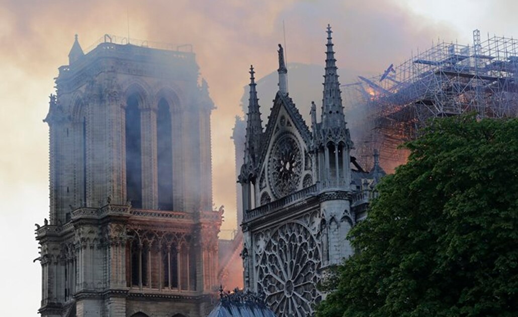 Lamenta López Obrador el incendio de la catedral de Notre Dame en Francia