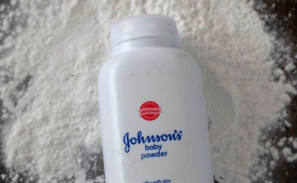 Johnson & Johnson retira talco para bebés por rastros de asbesto en botella
