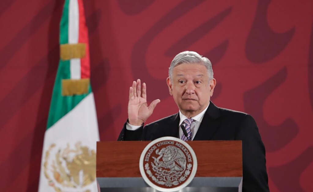 Pide AMLO ver caso de embajador acusado de robo de libro “en su justa dimensión”