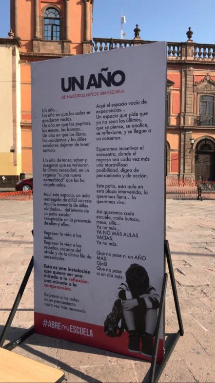 Conmemoran 1 año sin clases presenciales con exposición artística en Plaza Fundadores