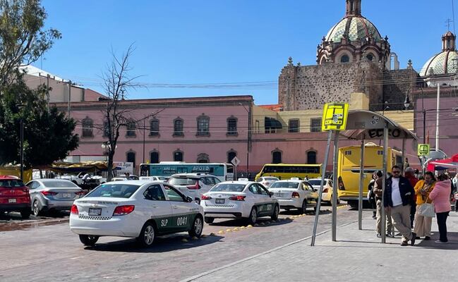 Taxistas se resisten a acatar orden en la alameda Juan Sarabia de SLP; afecta a personas con discapacidad: SSPC