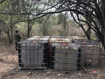 Aseguran 8 mil litros de gasolina en Ébano