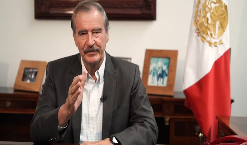 "Deseo de corazón que nos calles la boca", dice Fox a AMLO