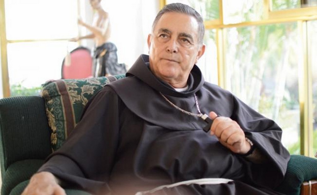 Obispo pacta con capo tregua para elecciones