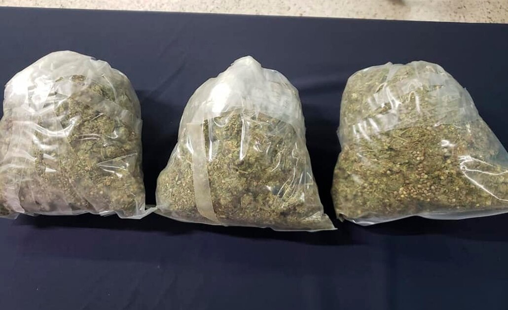 Hombre llevará proceso en libertad, se le acusa de portar arma prohibida y droga