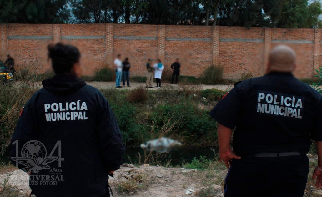 Localizan cadáver en canal de aguas negras