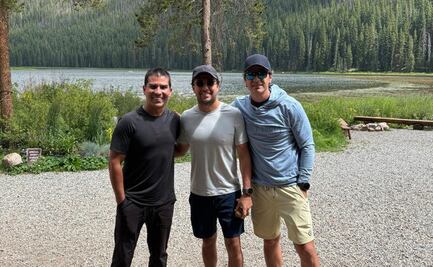 Juan Carlos Valladares felicita al piloto Checo Pérez por unirse al equipo de Cadillac