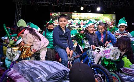 Así se viven las posadas en colonias de SLP; Ricardo Gallardo comparte alegría navideña con niños y adultos