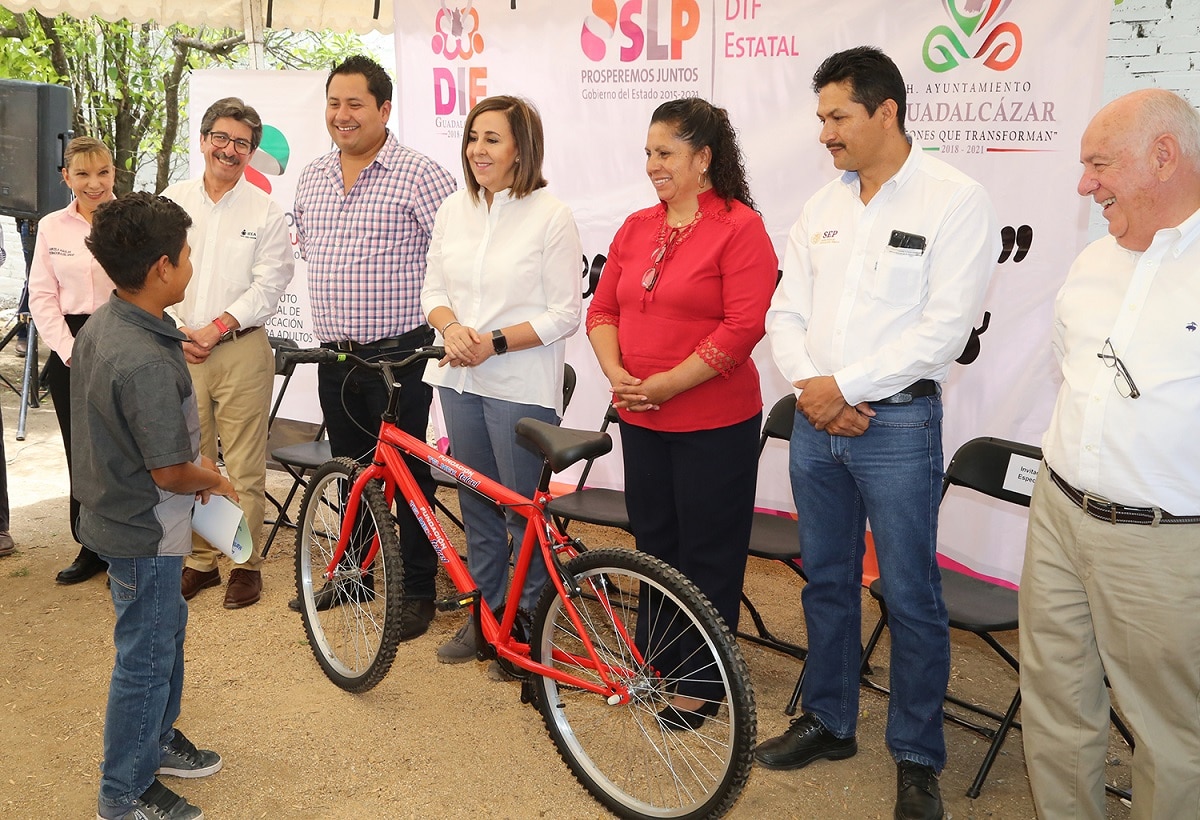 DIF estatal entrega apoyos en Guadalcázar