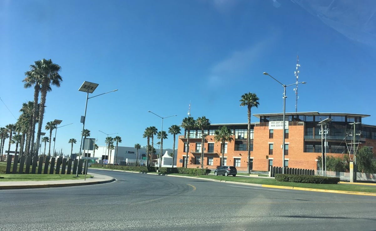 "Creen que hay delfines y leones"; empresarios de SLP acusan a federación por trabas a permisos industriales