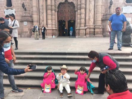 "Venimos por fe y devoción a la Virgen de Guadalupe”: Familia potosina agradece el milagro cumplido a sus gemelas