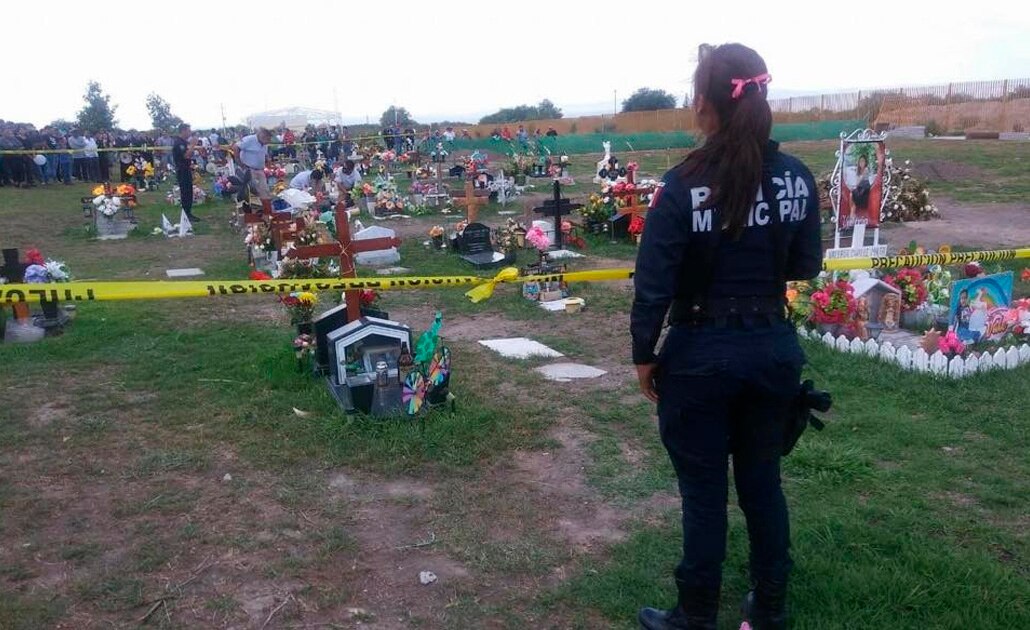Investigan muerte de mujer en cementerio