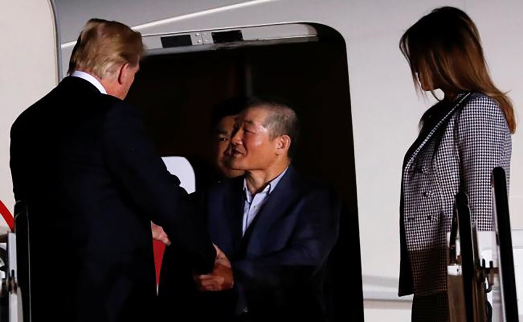 Llegan a Washington los tres estadounidenses liberados por Corea del Norte